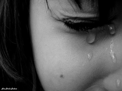 płacząca dziewczynka przemoc seksualna małżeństwo gwałt Jordania